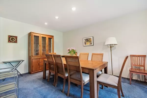 Wilmette, IL 60091,216 Charles Place