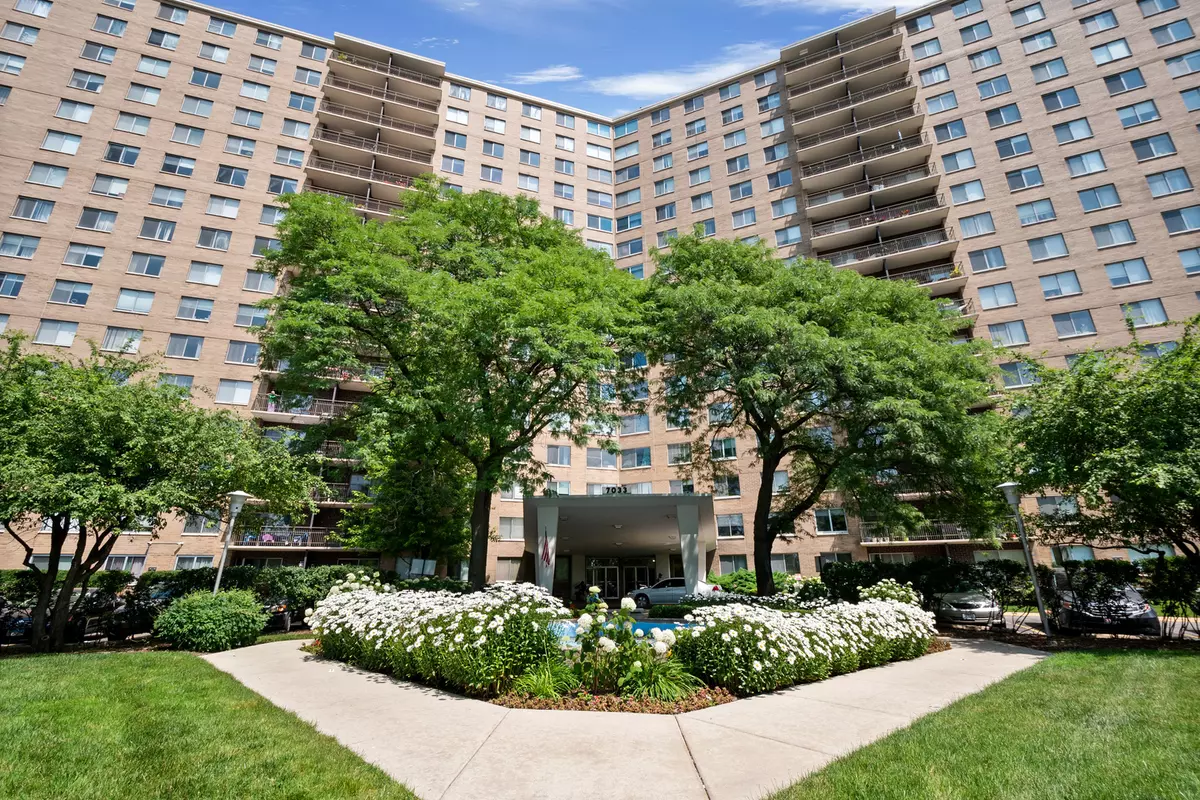 Chicago, IL 60645,7033 N Kedzie Avenue #613