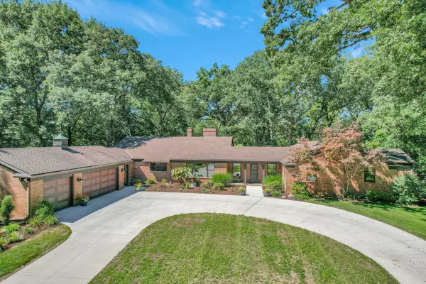 Mahomet, IL 61853,1401 S River Oaks Drive