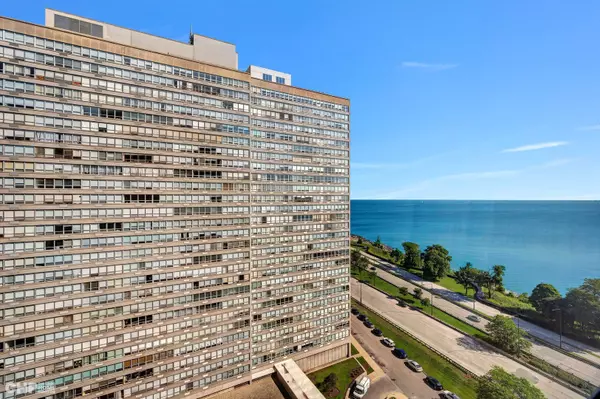 Chicago, IL 60615,4800 S Chicago Beach Drive #1704S