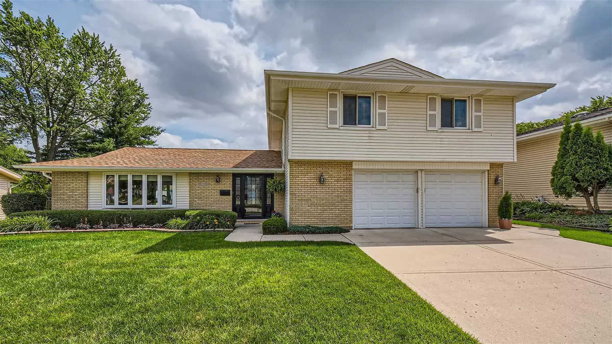 Schaumburg, IL 60193,1115 Sharon Lane