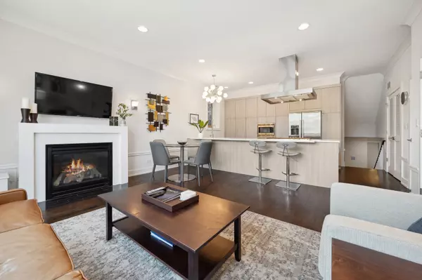 Chicago, IL 60612,742 N Western Avenue #1S