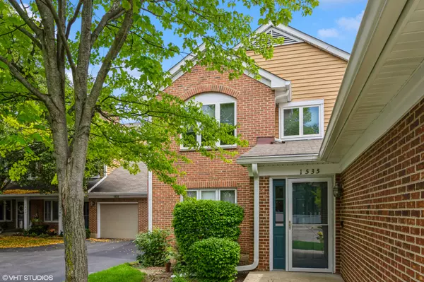 Arlington Heights, IL 60004,1535 N Kendal Court