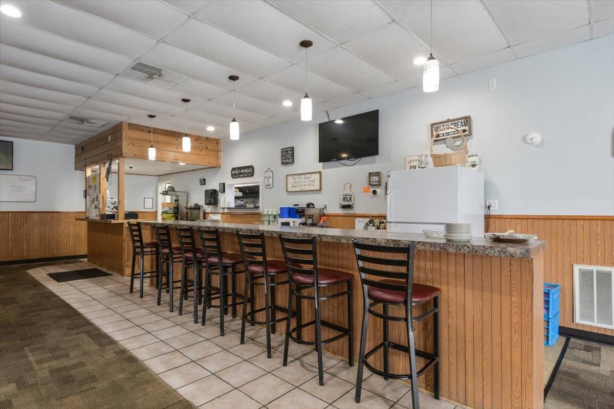 Newman, IL 61942,107 E Yates Street