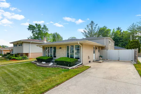 2072 Westview Drive, Des Plaines, IL 60018