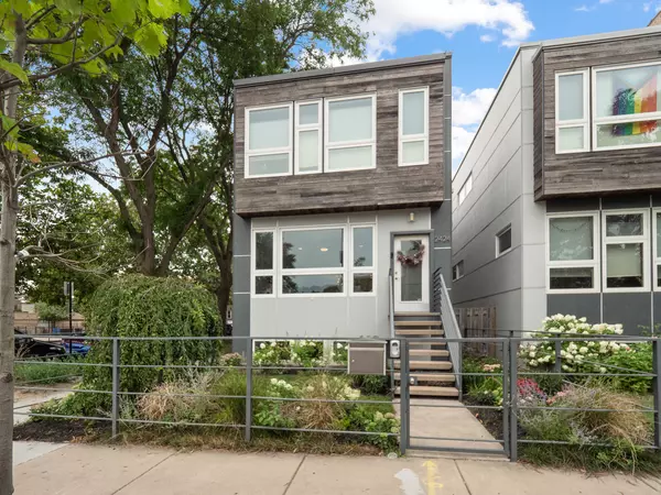 2424 W Bryn Mawr Avenue, Chicago, IL 60659