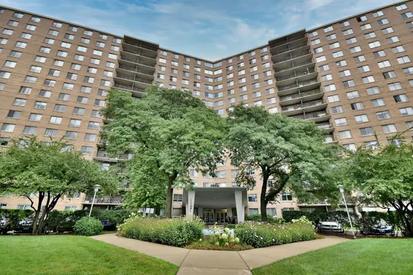 Chicago, IL 60645,7033 N KEDZIE Avenue #305