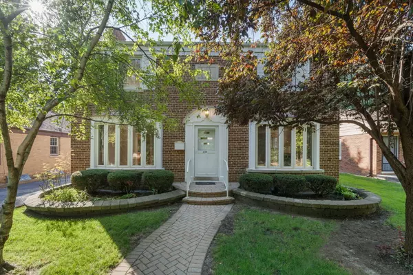 6106 N Landers Avenue, Chicago, IL 60646