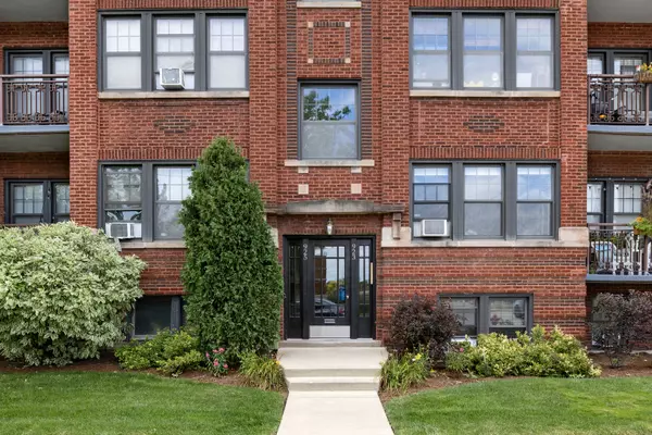 Oak Park, IL 60304,923 Clarence Avenue #3N