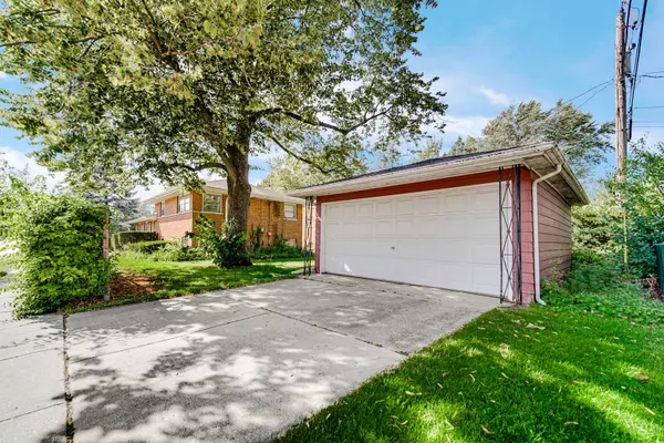 Western Springs, IL 60558,4647 Johnson Avenue