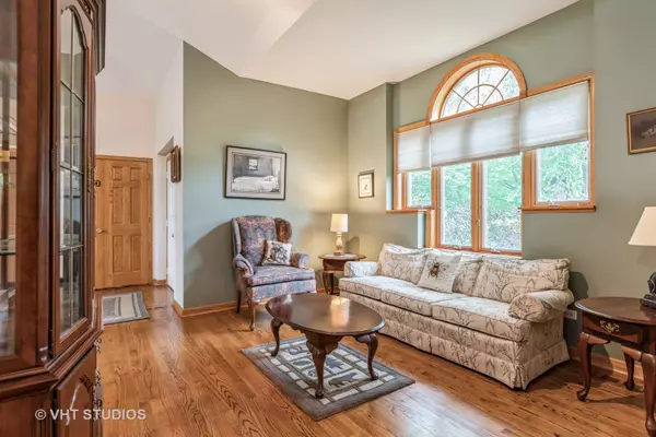 Crystal Lake, IL 60012,2704 JENNY JAE Lane