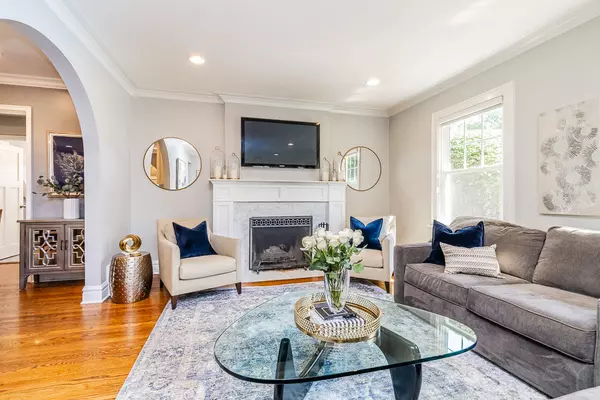 Western Springs, IL 60558,4616 Grand Avenue