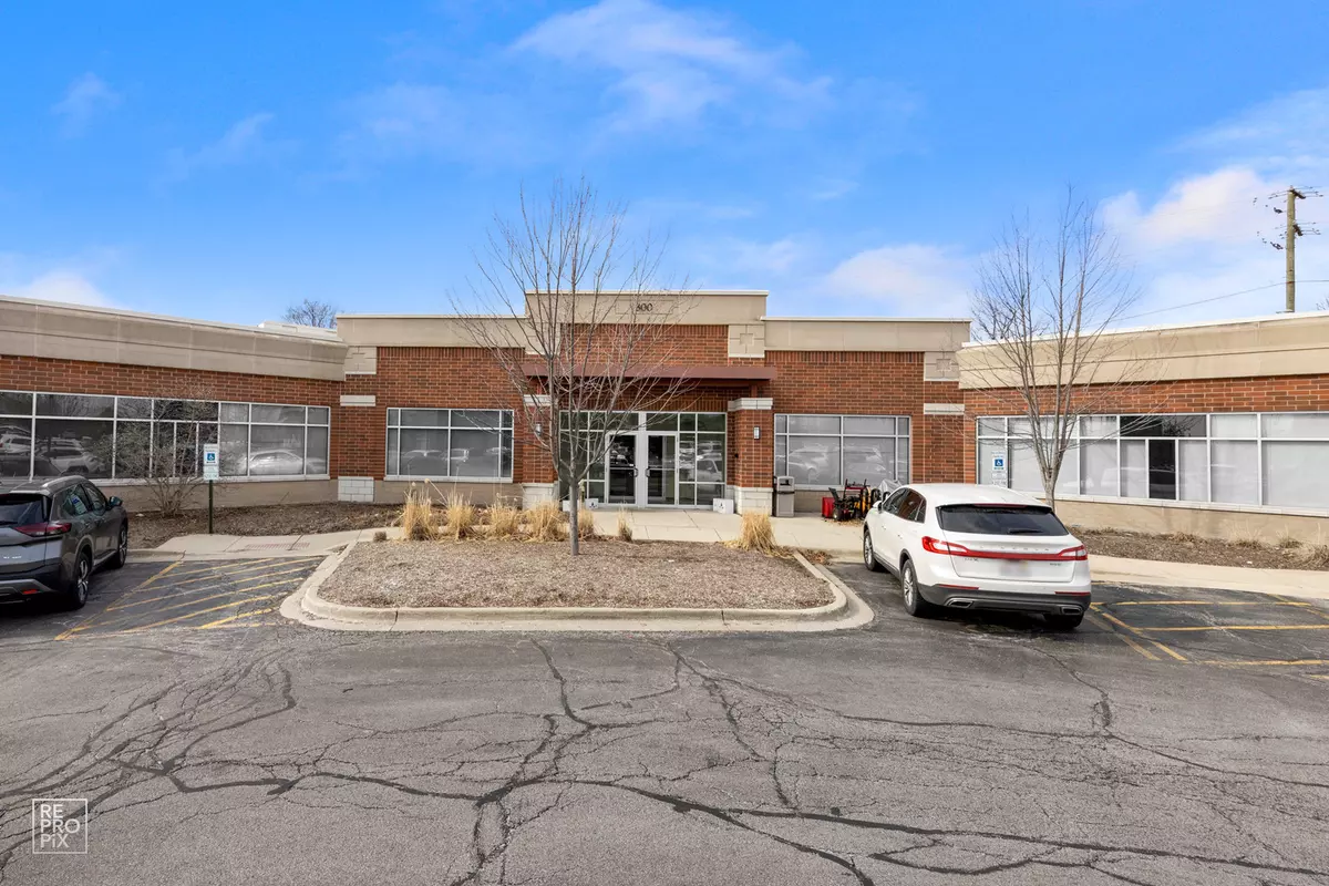 Schaumburg, IL 60173,800 E Woodfield Road #117