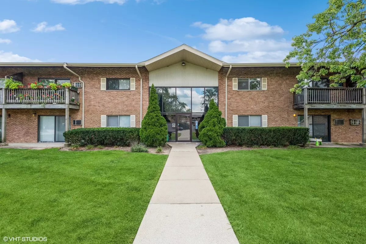 Darien, IL 60561,7422 Brookdale Drive #1-108