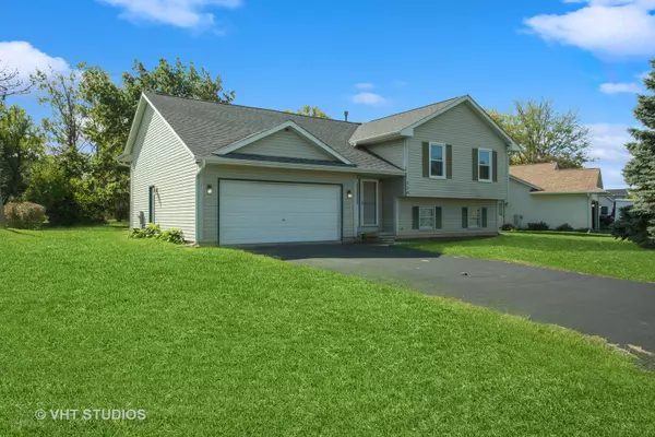 Poplar Grove, IL 61065,136 Lamplighter SE Loop