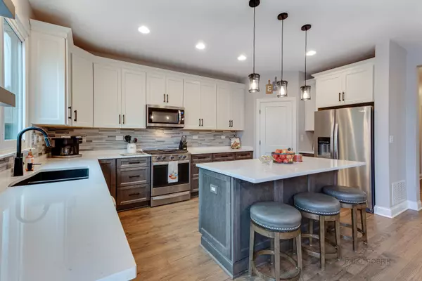 Woodridge, IL 60517,8986 Hillcrest Court