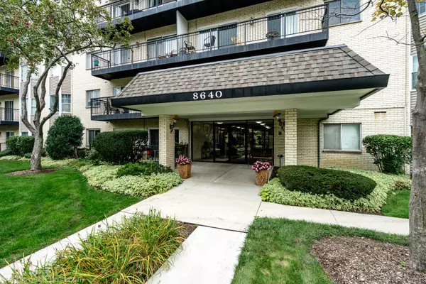 8640 Waukegan Road #222, Morton Grove, IL 60053