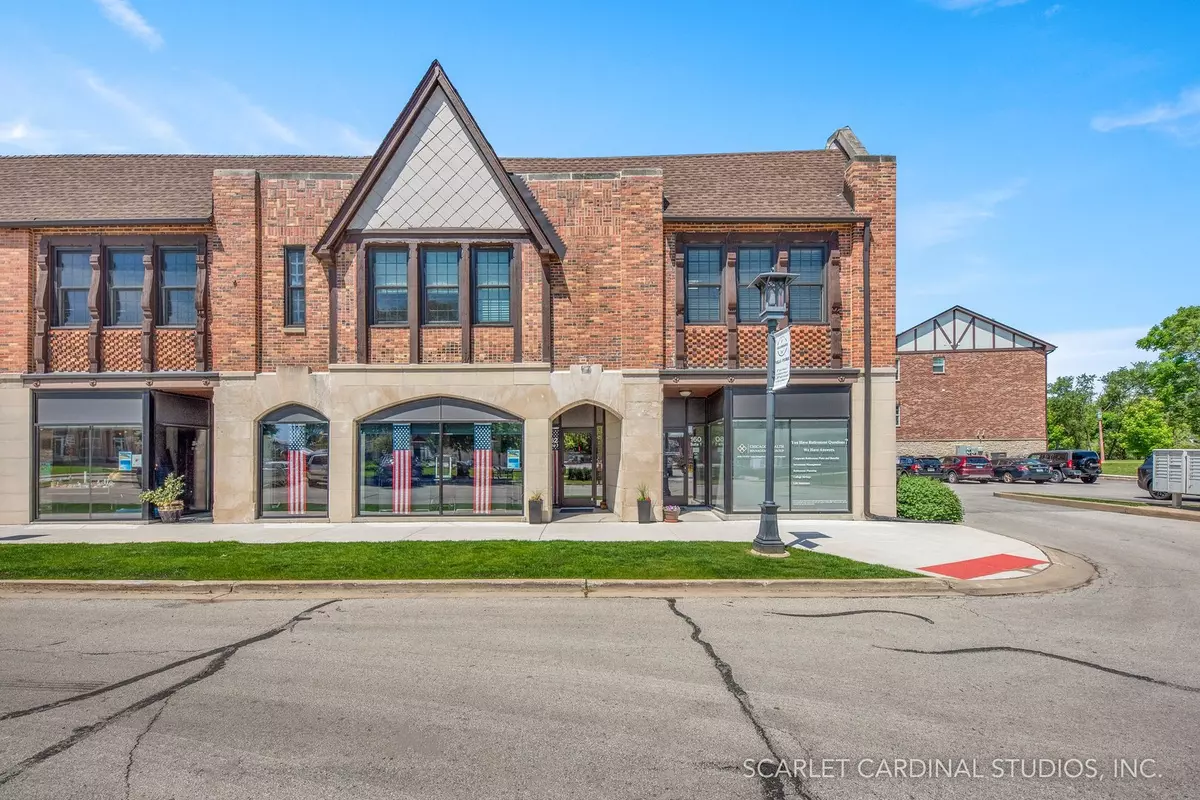 Villa Park, IL 60181,160 S Myrtle Avenue #2