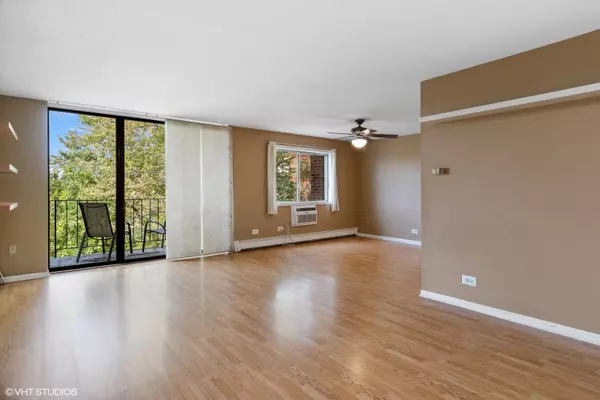 Lisle, IL 60532,4721 Saint Joseph Creek Road #4G