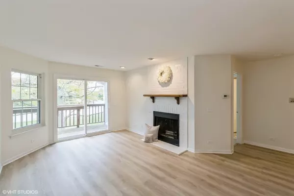 Palatine, IL 60067,214 W Jennifer Lane #5A