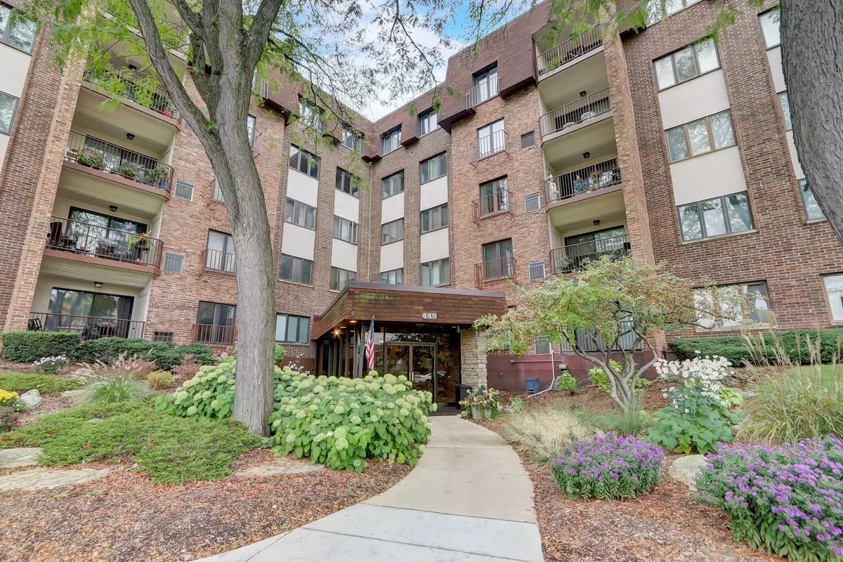 Glen Ellyn, IL 60137,448 Raintree Court #3G