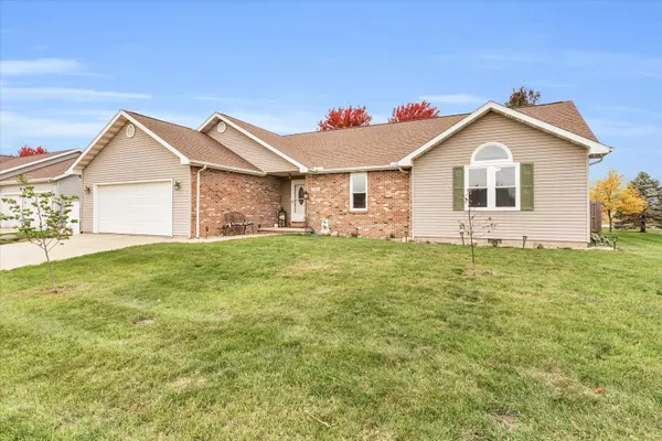 Villa Grove, IL 61956,1006 N Possum Trail