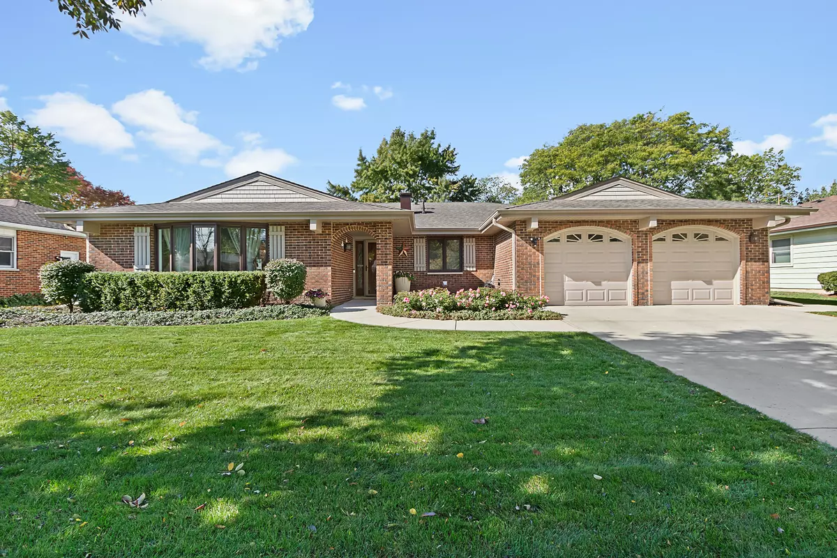 Schaumburg, IL 60193,212 Glenridge Lane