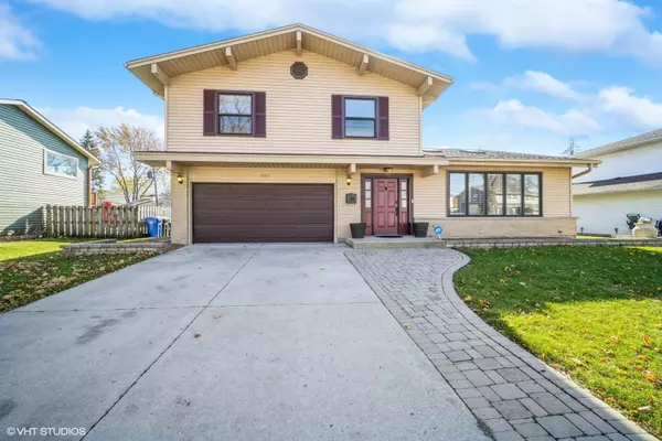 feature image of Modern Charm and Resort-Style Living: A Look Inside 1107 E LINDEN Lane, Mount Prospect