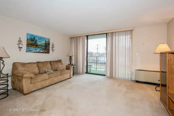 Bensenville, IL 60106,11 W Green Street #206