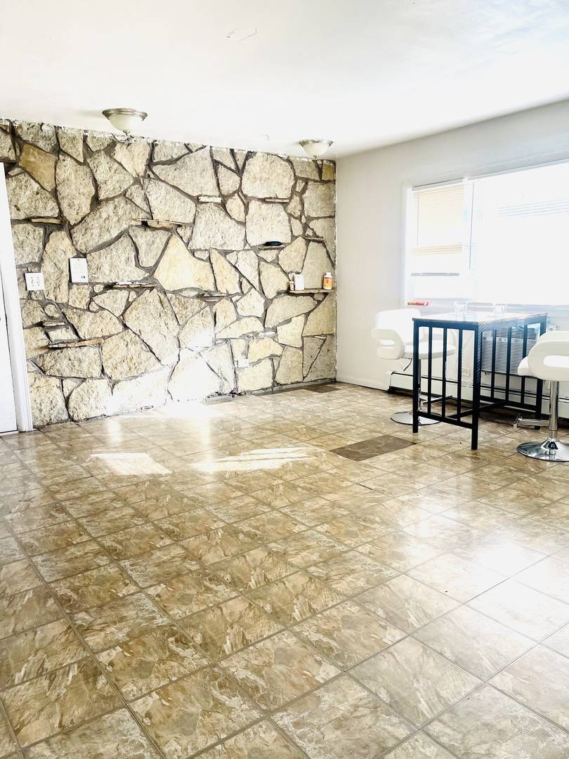 Addison, IL 60101,307 W Dale Drive #3B