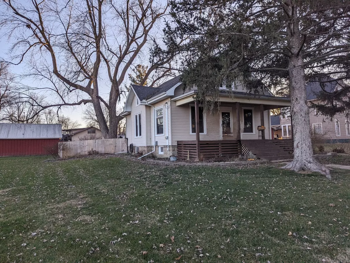 Bellflower, IL 62174,206 W Center Street