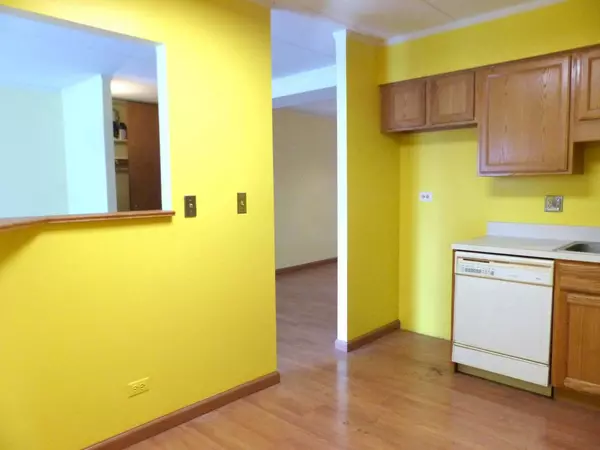 Morton Grove, IL 60053,6330 N Lincoln Avenue #2C
