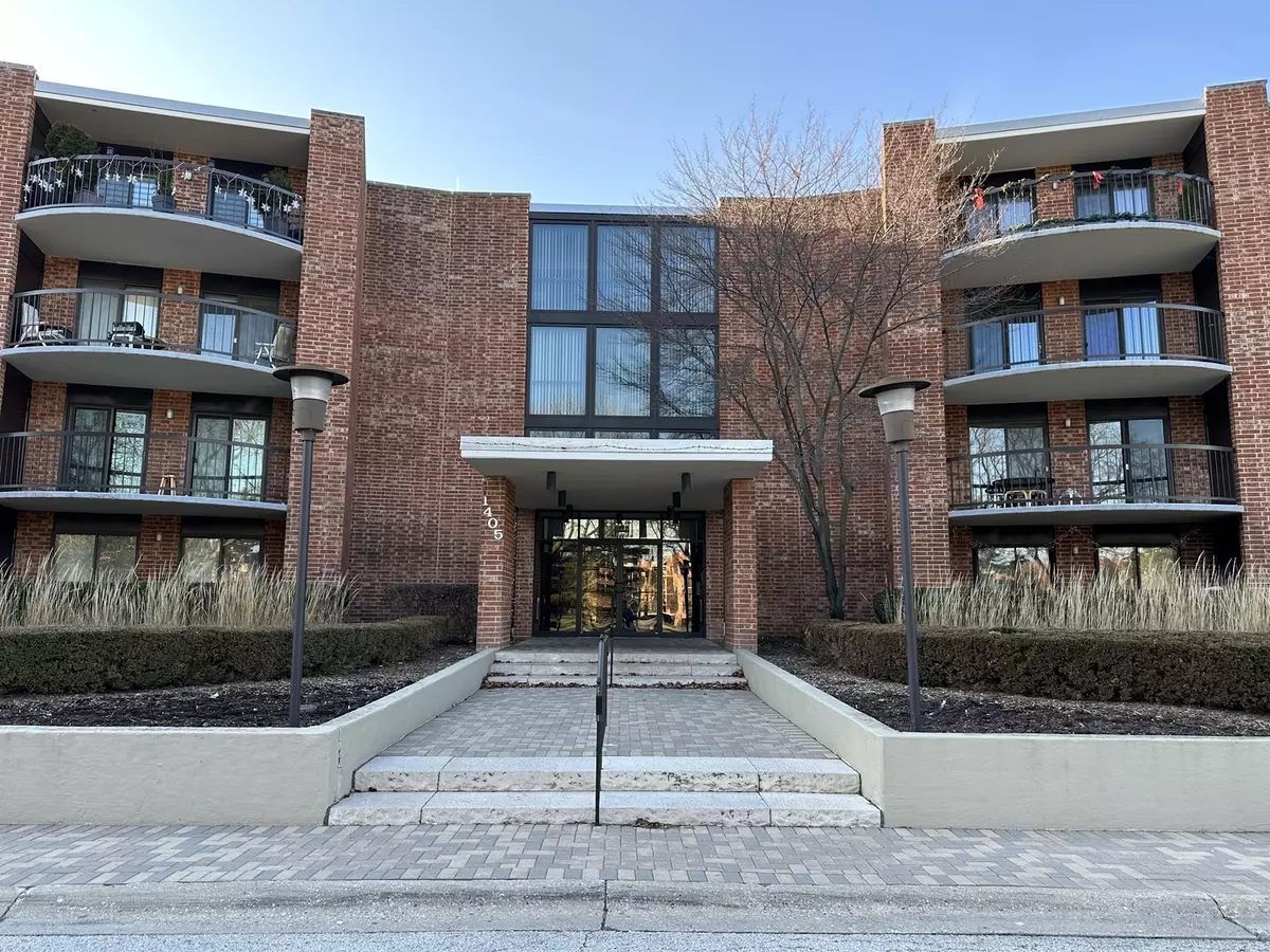 Arlington Heights, IL 60005,1405 E CENTRAL Road #305A