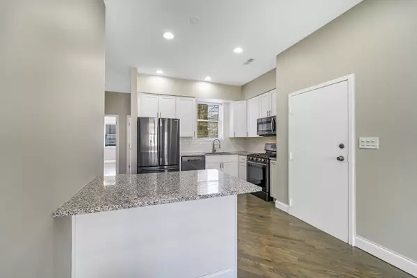 Chicago, IL 60612,2225 W Warren Boulevard #A3