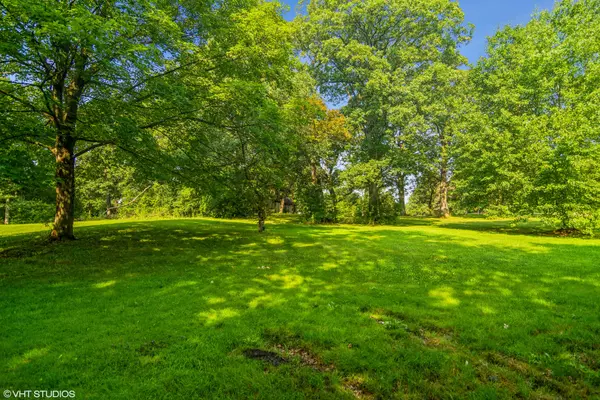 Inverness, IL 60067,1855 Stuart Lane