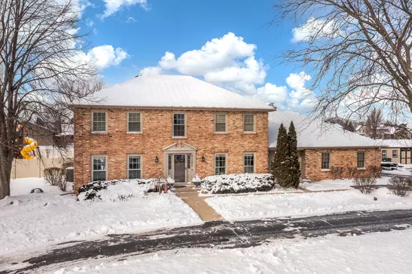 9S320 Chandelle Drive, Naperville, IL 60564