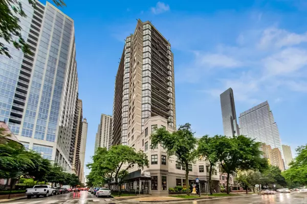 Chicago, IL 60610,33 W Delaware Place #19E