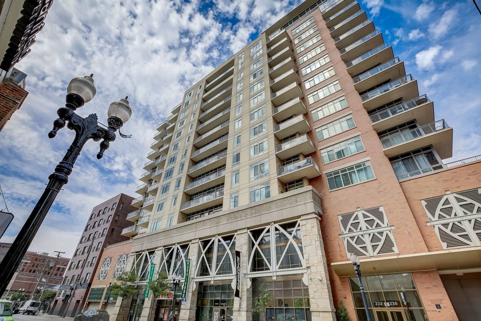 230 W Division Street #702,  Chicago,  IL 60610