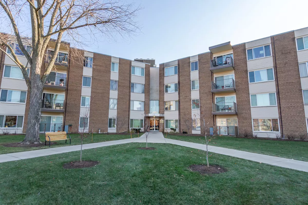 Palatine, IL 60067,140 W Wood Street #223