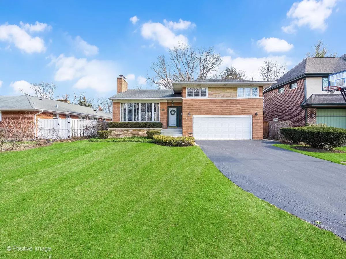 Western Springs, IL 60558,4905 Lawn Avenue