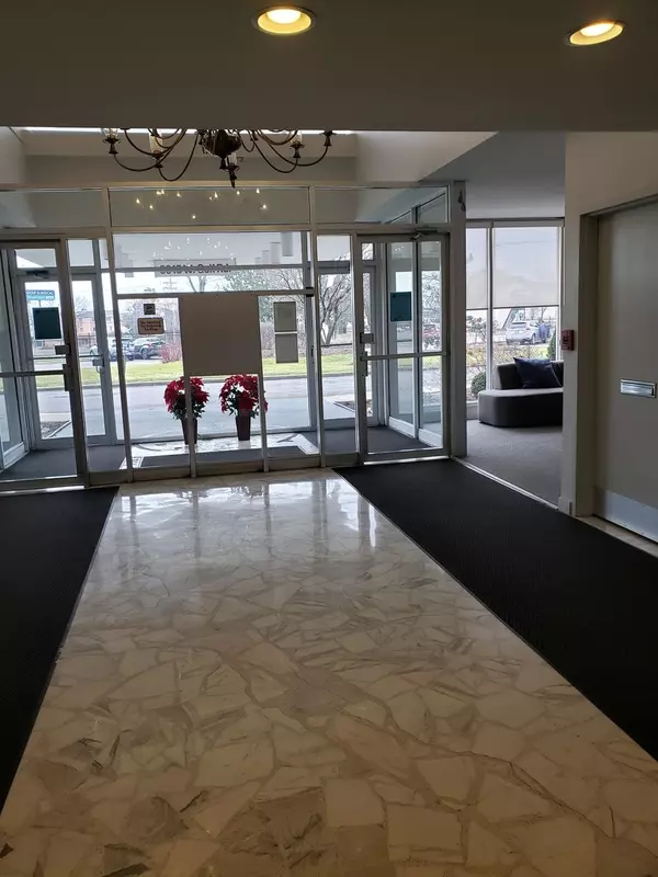 Niles, IL 60714,8815 W Golf Road #7F