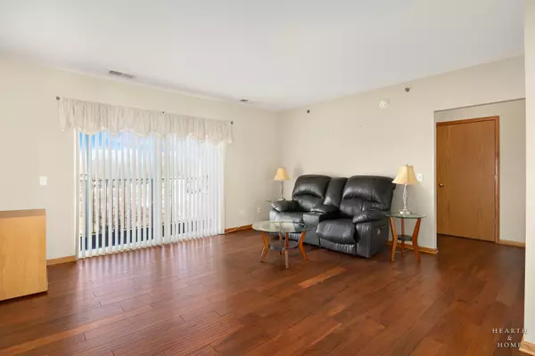 Addison, IL 60101,725 N 5th Avenue #302