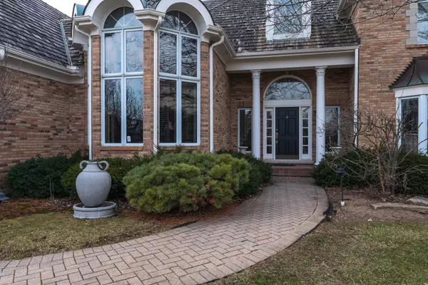 Oak Brook, IL 60523,122 Covington Court