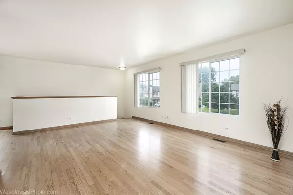 Antioch, IL 60002,40029 N Hidden Bunker Court #1