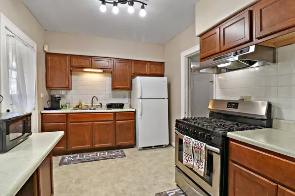 Waukegan, IL 60085,1620 Walnut Street
