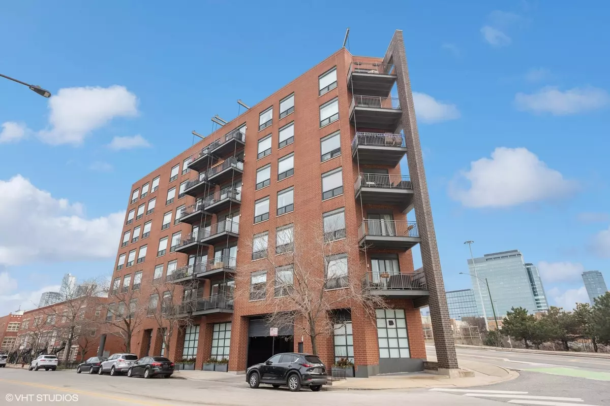 Chicago, IL 60642,859 W Erie Street #508