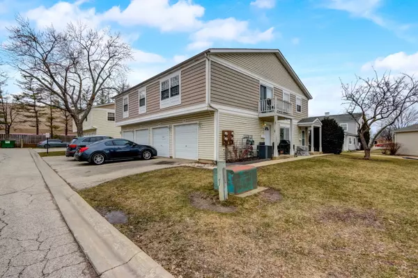 Wheeling, IL 60090,1322 Exeter Court #1322