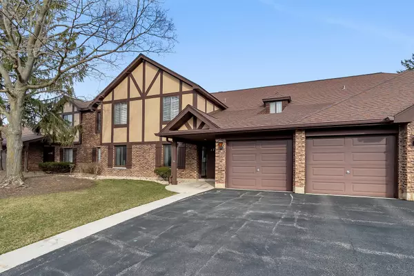 Wheaton, IL 60189,1720 Lakecliffe Drive #4306