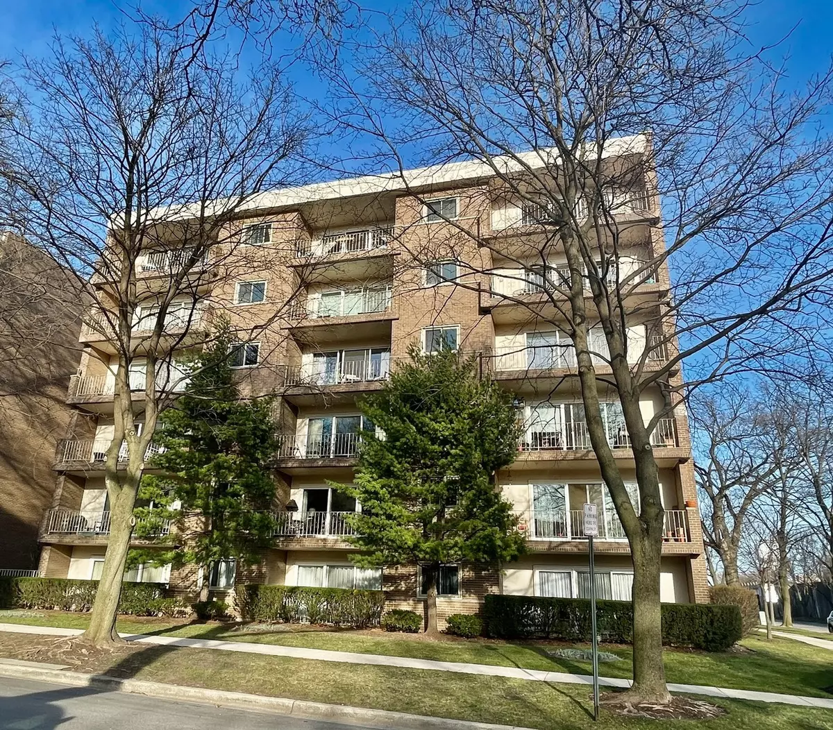 River Forest, IL 60305,407 Ashland Avenue #2J