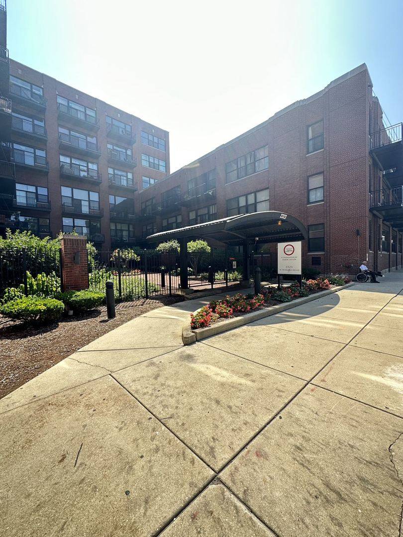 Chicago, IL 60609,2323 W PERSHING Road #135